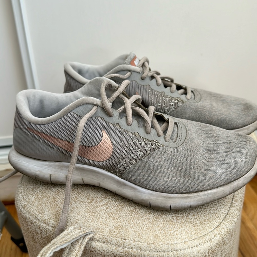 Nike walking shoes 7.5